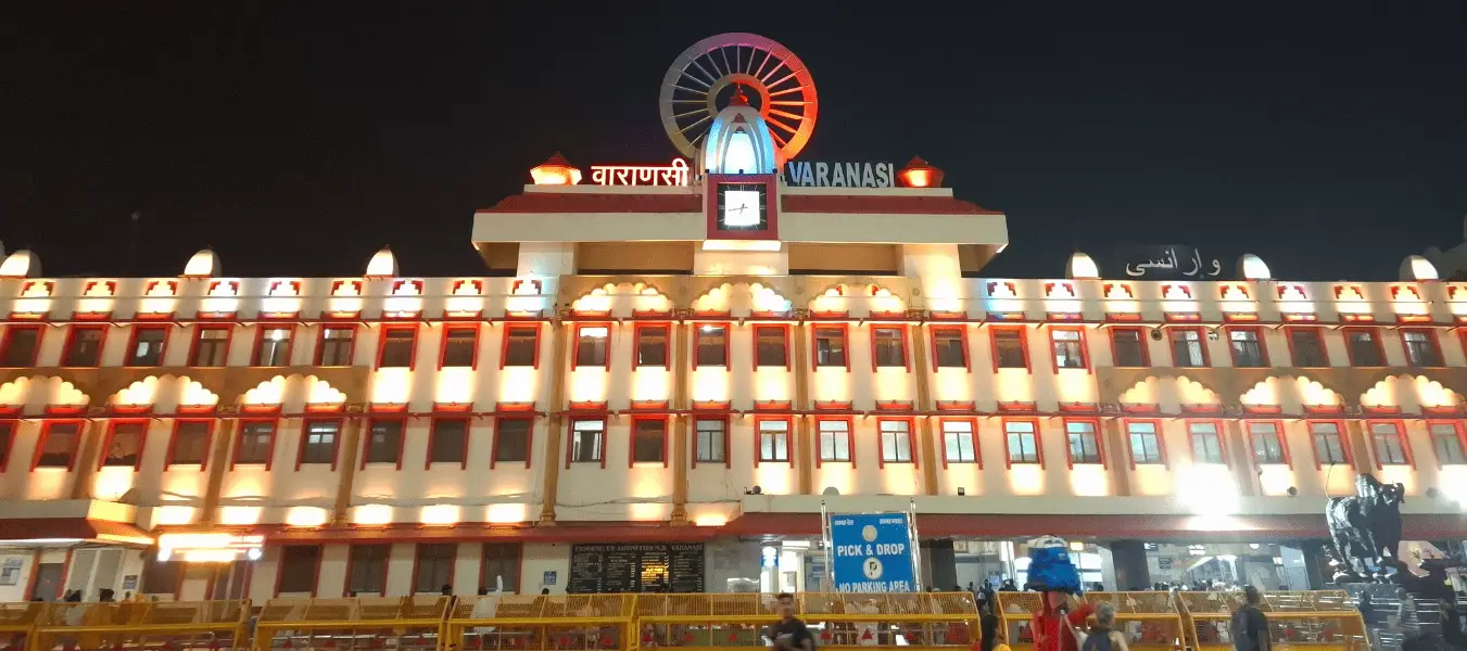 Varanasi Cantt Railway Station – main railway station connecting Varanasi
